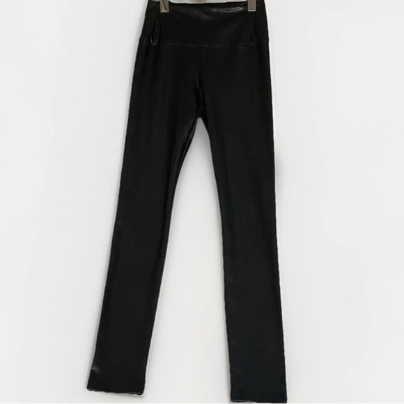 7 For All Mankind Black High Waist Faux Leather Leggings Stretch Bikercore Sz XS - Picture 1 of 8